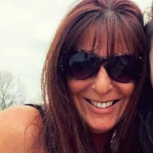 Meet your Posher, Debbi